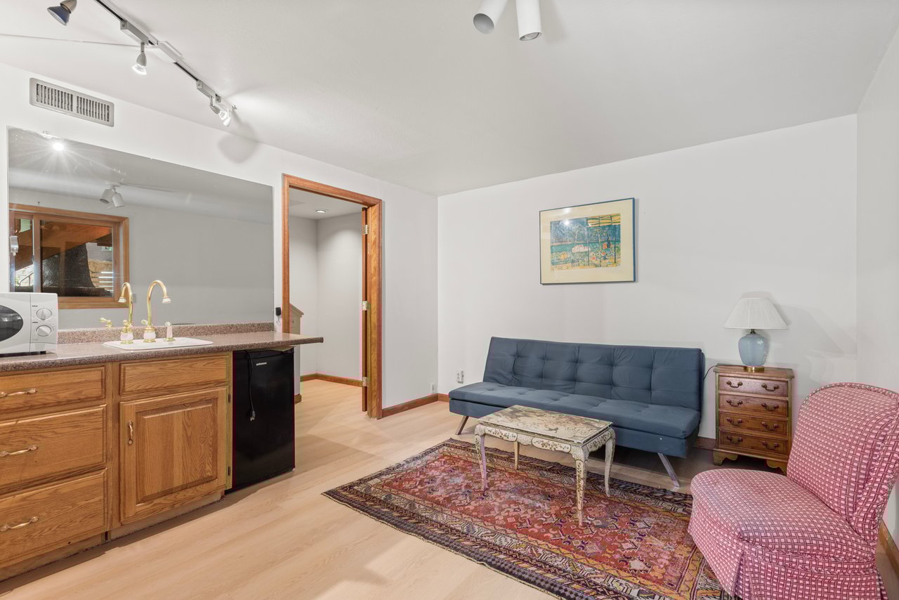 Bright Aspen Townhome: Steps from Culture, Slopes & Transit