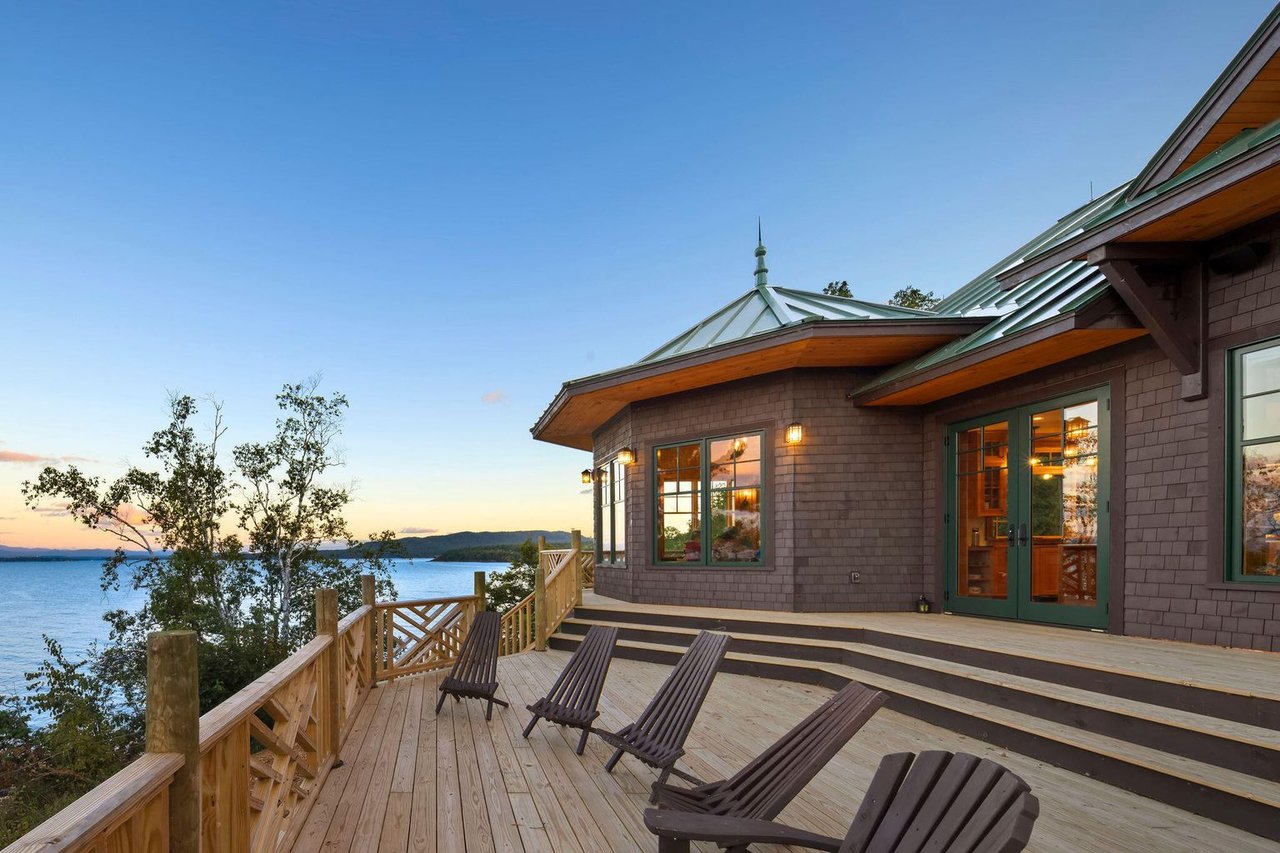 2226 Lake Shore Road