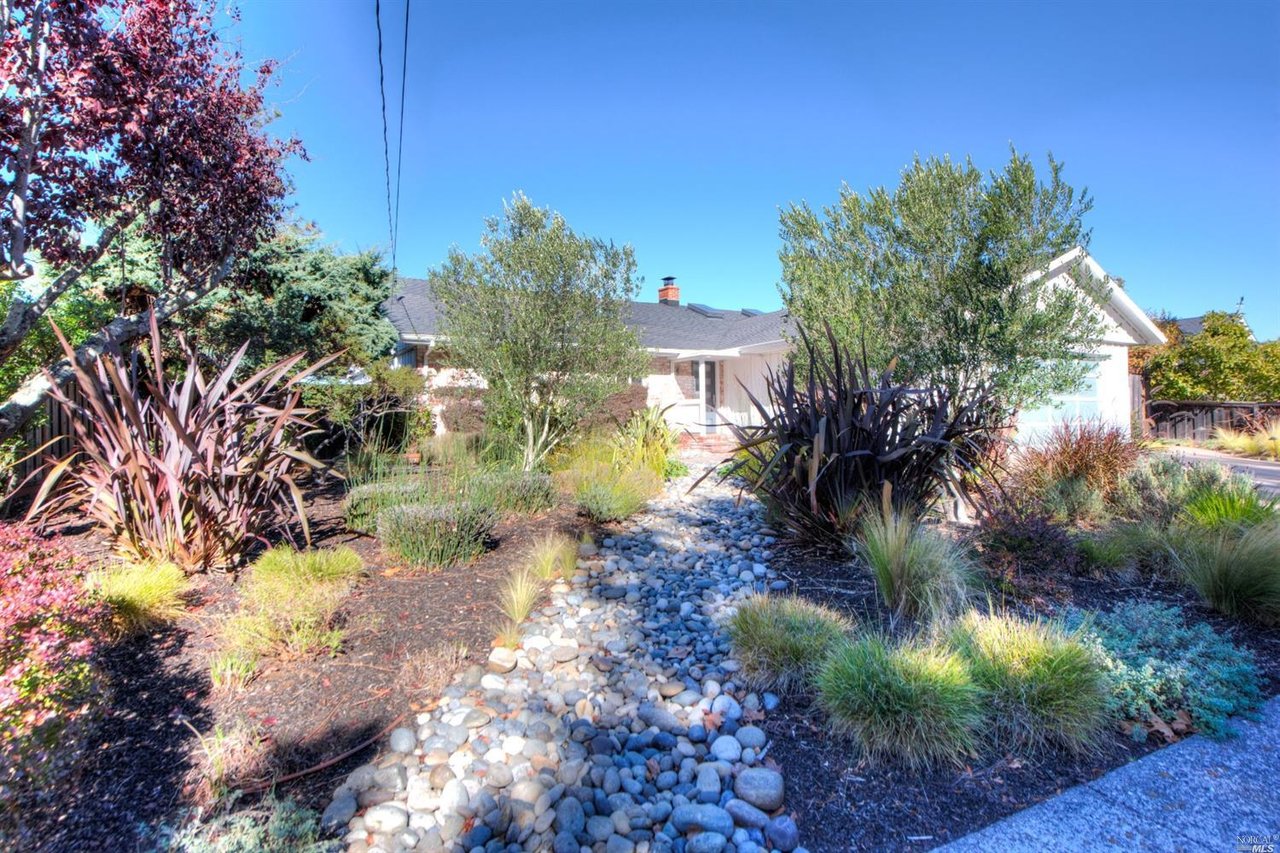 13 Constitution Dr
