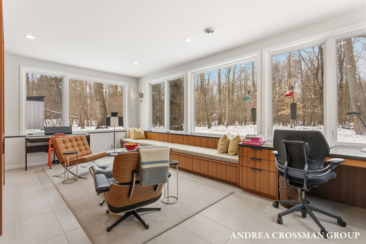 6919 Bendemeer Drive