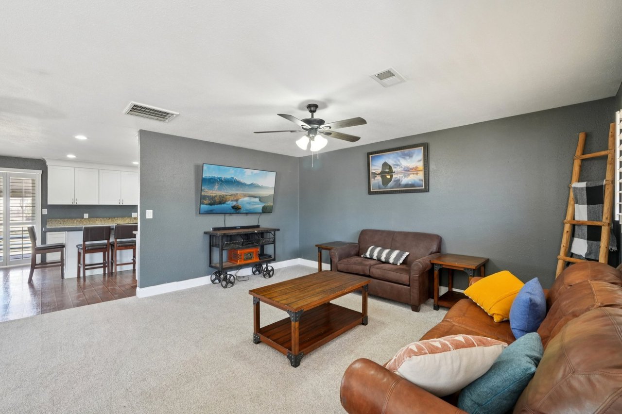 1003 W Camino Al Cielo Dr