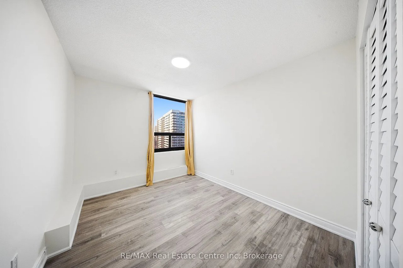 20 Mississauga Valley Blvd 1204