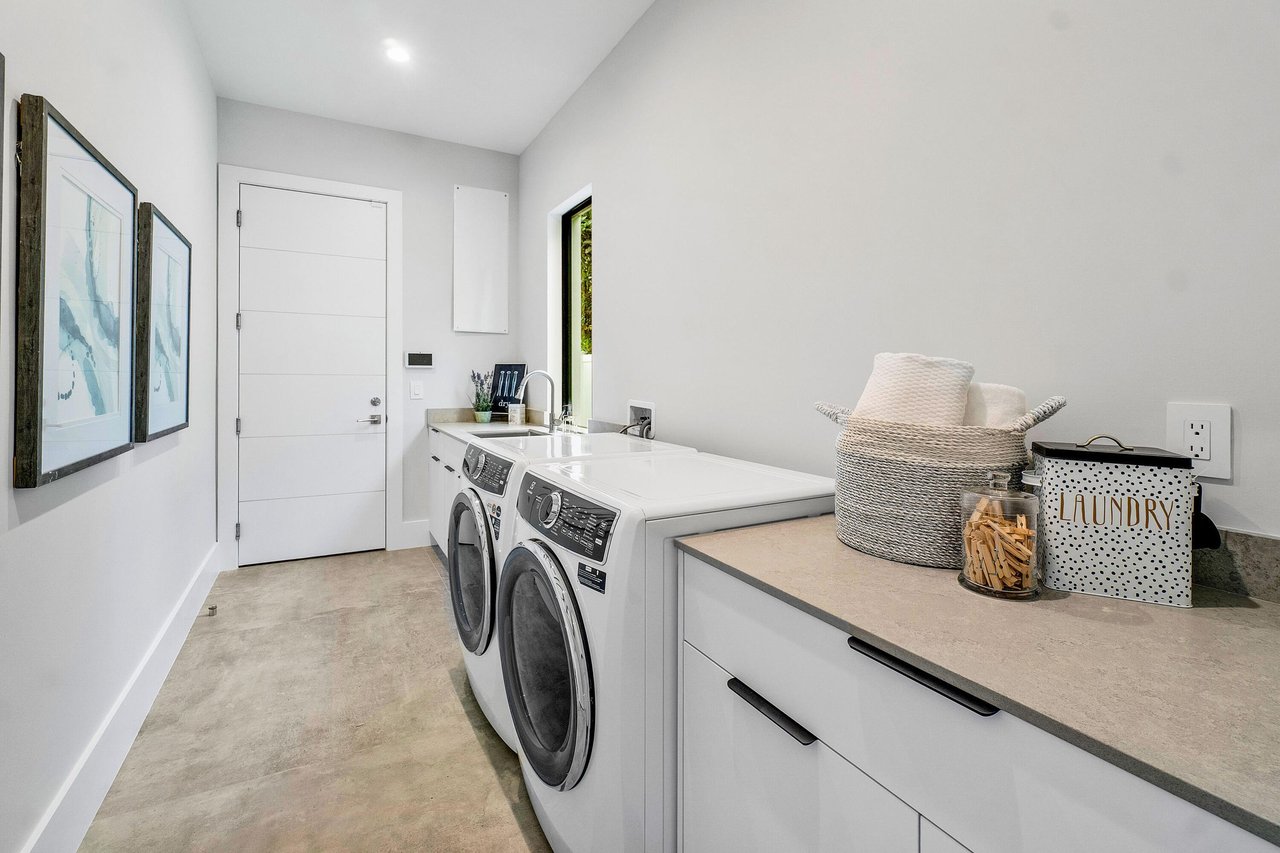 17 NW 15th St
