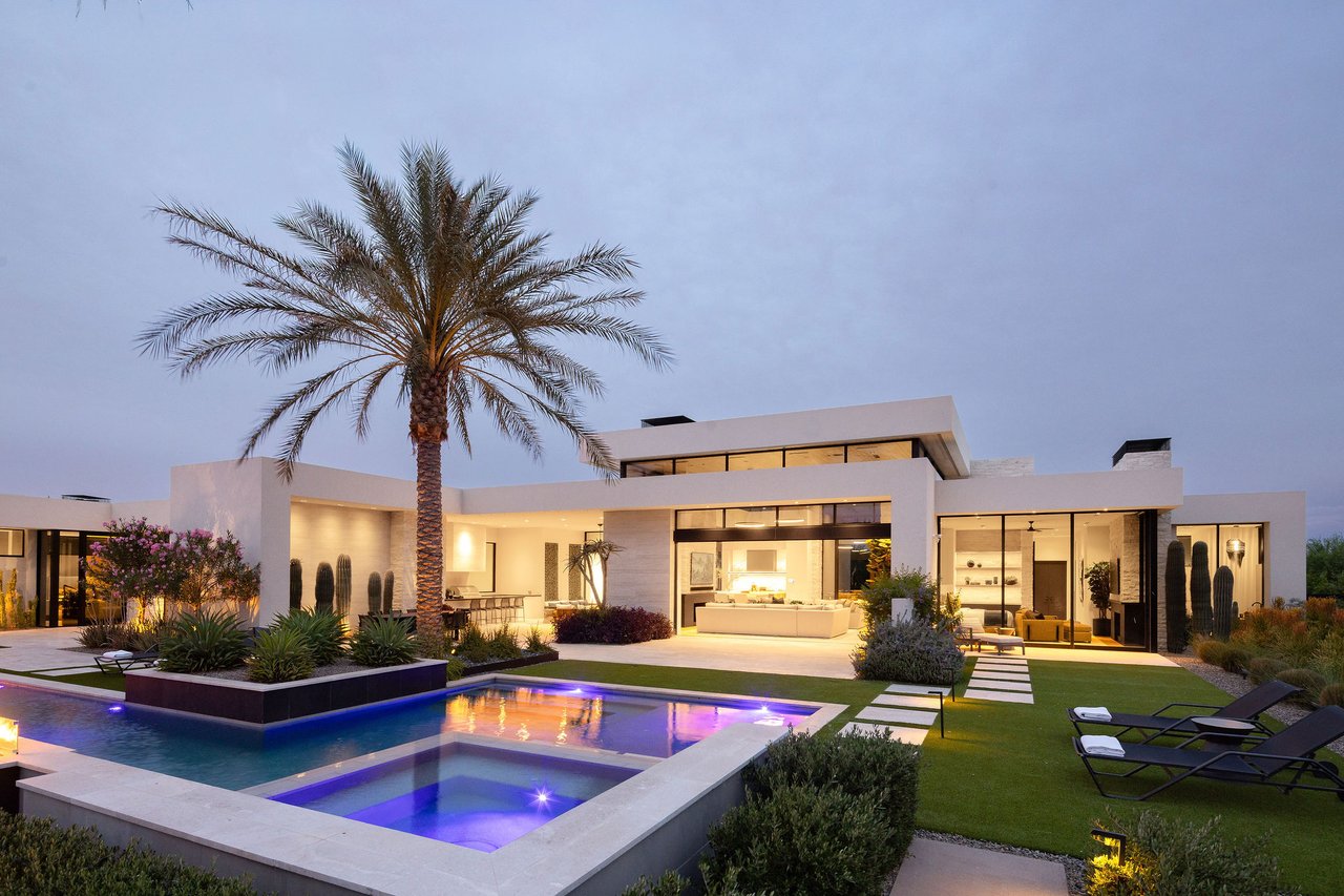 Modern luxury home in Paradise Valley with resort-style backyard, pool, fire feature, and contemporary architecture at sunset.