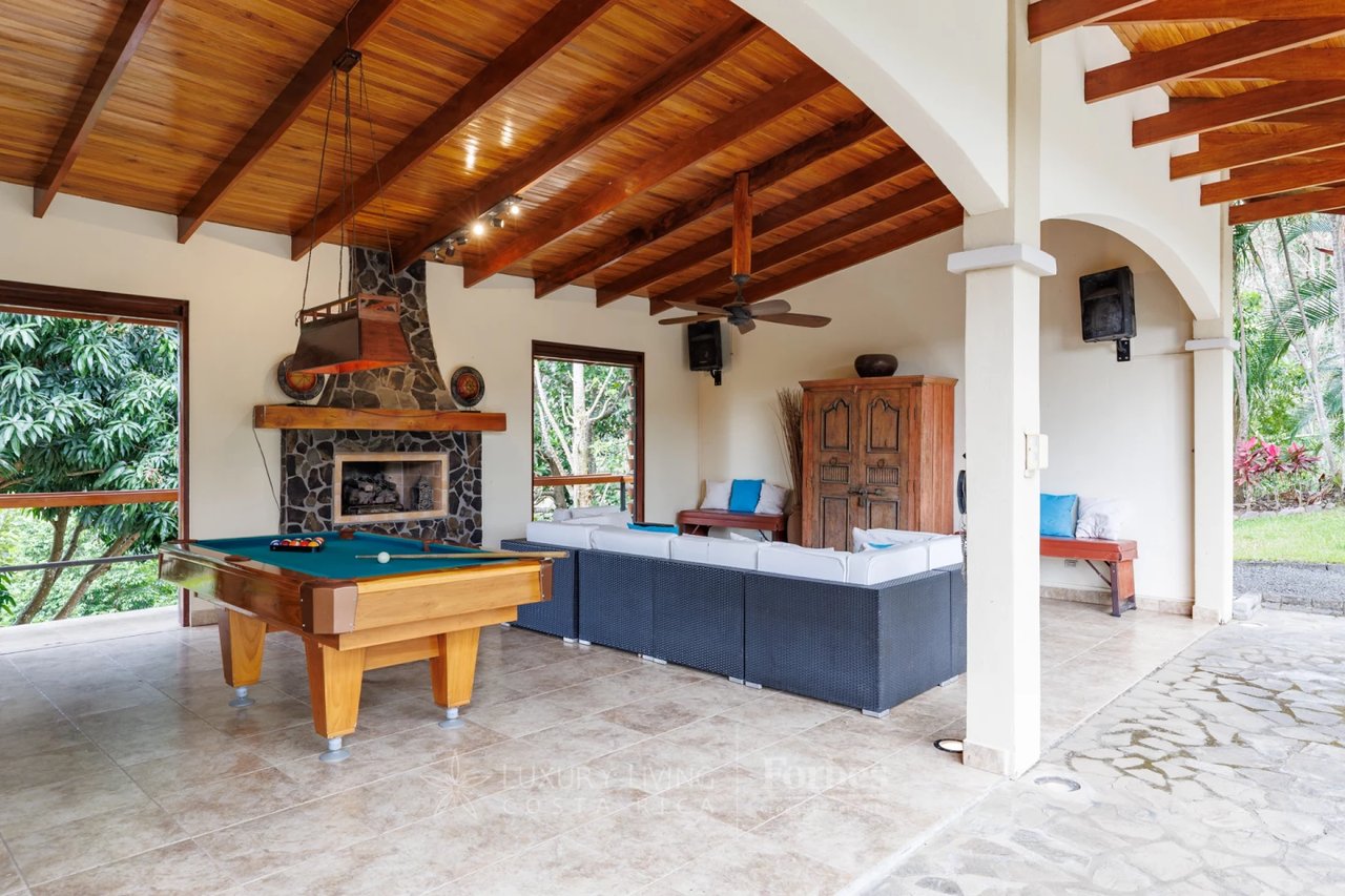 20875 - Villa Plumeria: Atenas, 3.8 Ha with Pool, Coffee Plantation & Views