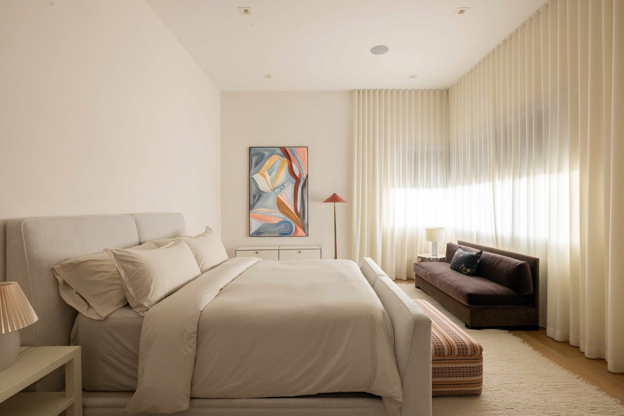 815 N Tigertail Rd, Brentwood