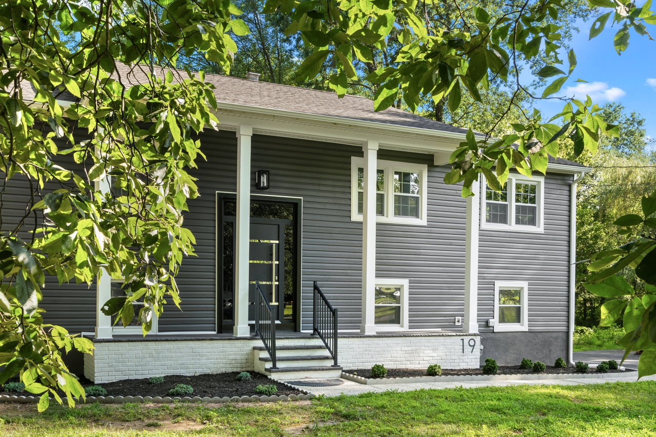 19 Marilyn St