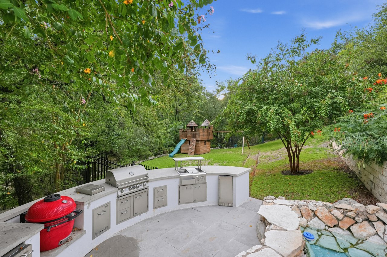 THE CANOPY 3.3 private acres in the heart of West Lake Hills.