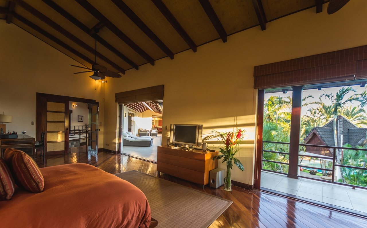 Luxuary Multi-Family Mansion