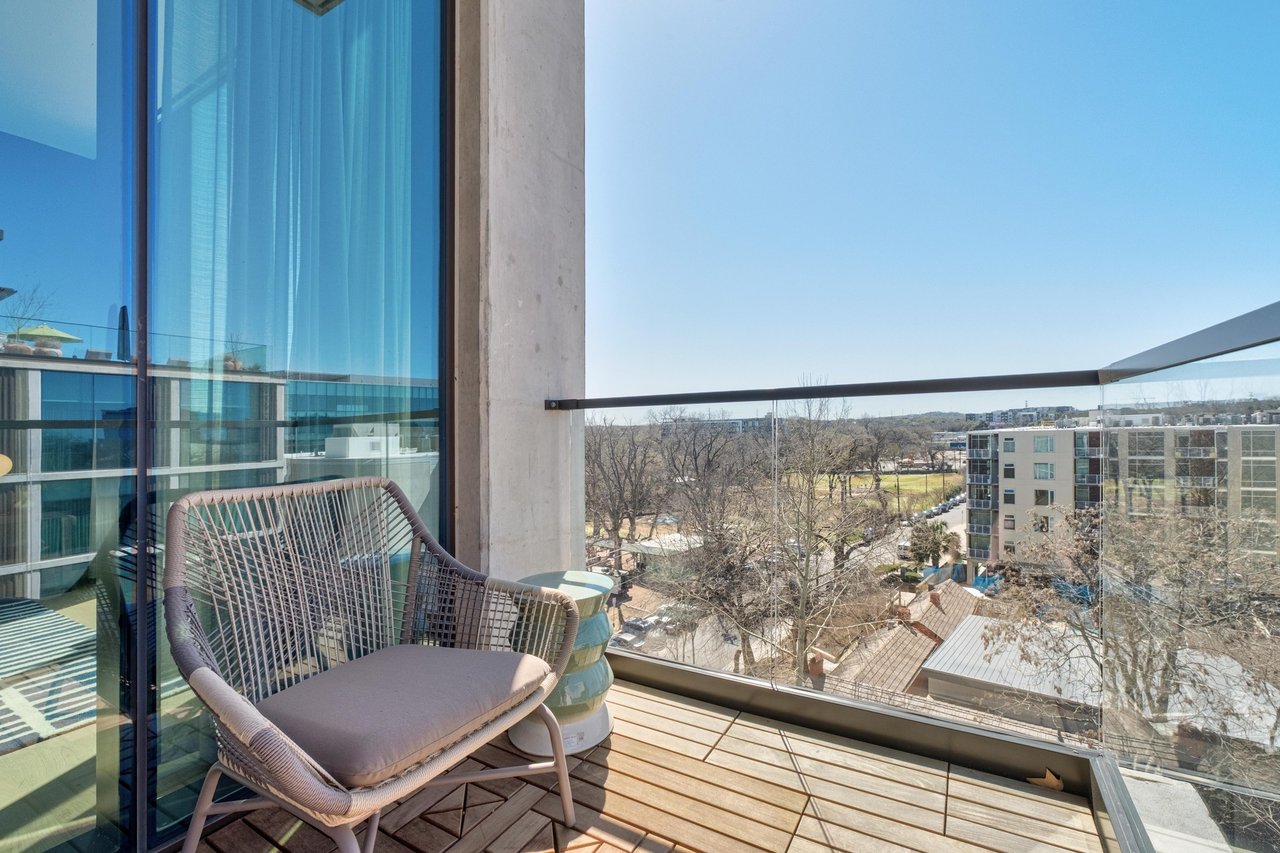 1211 W Riverside Dr #7E 