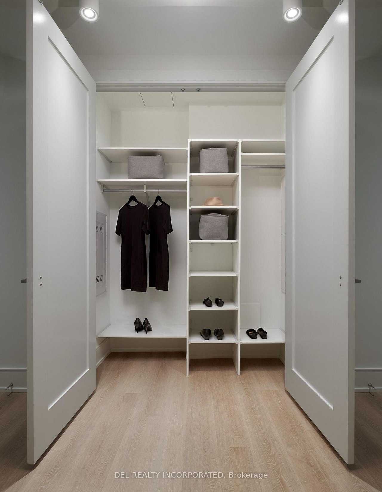 KING WEST'S PREMIER LUXURY COMMUNITY