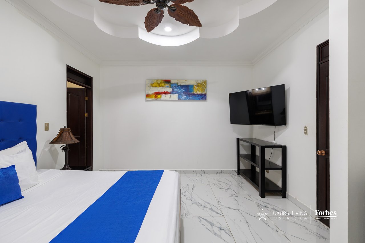 21455 - Remodeled Residence, 10 bedrooms, Near Marina Los Sueños with Views