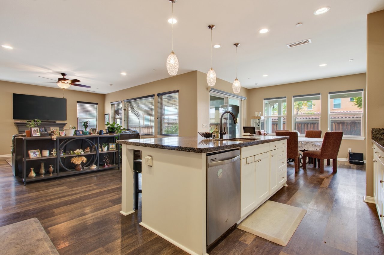 27867 Huron Ct