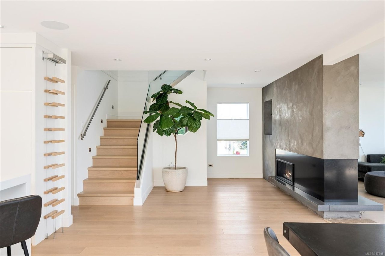 2378 Esplanade