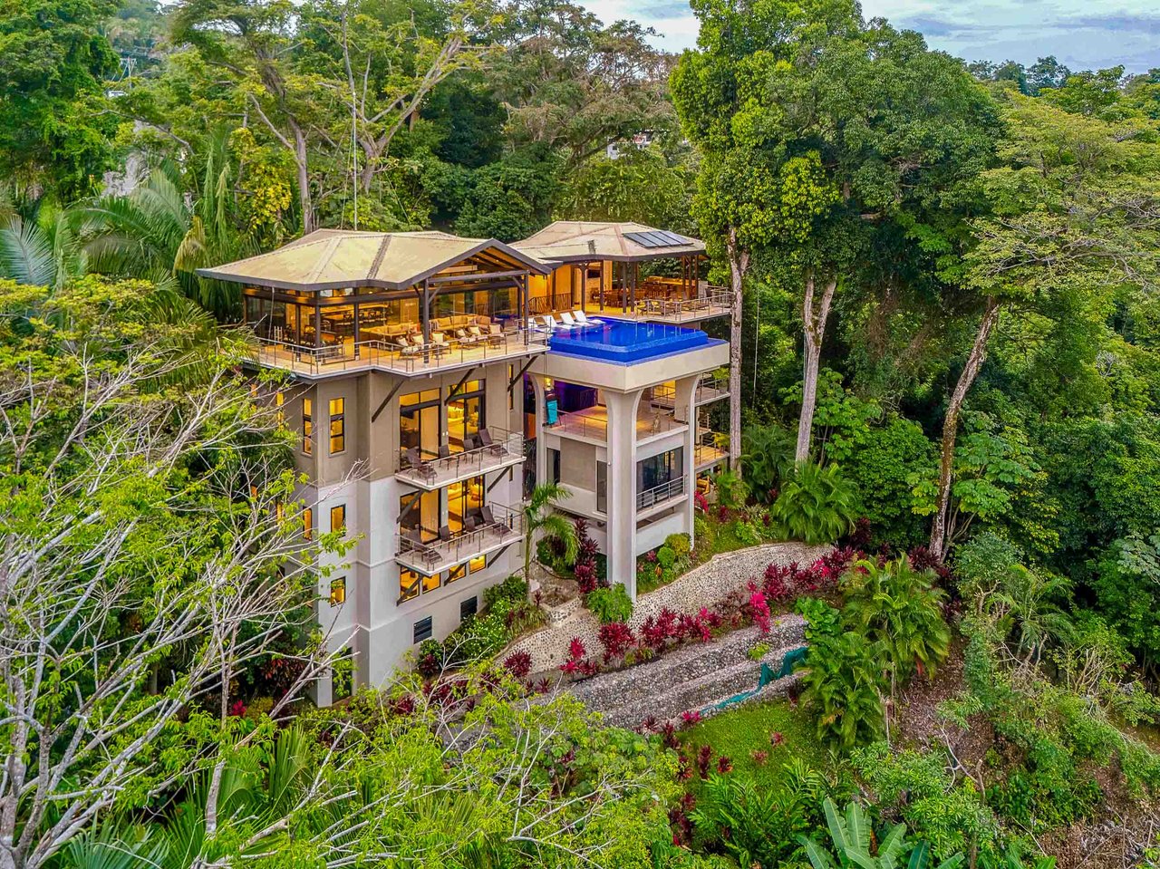 Walk to beach Vista Hermosa Estate Lucrative Contemporary Estate
