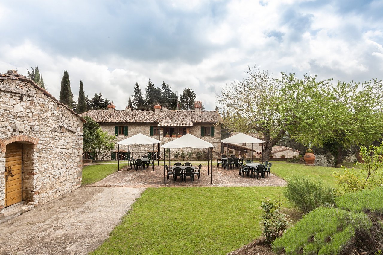 High End Country Villa With Apartments