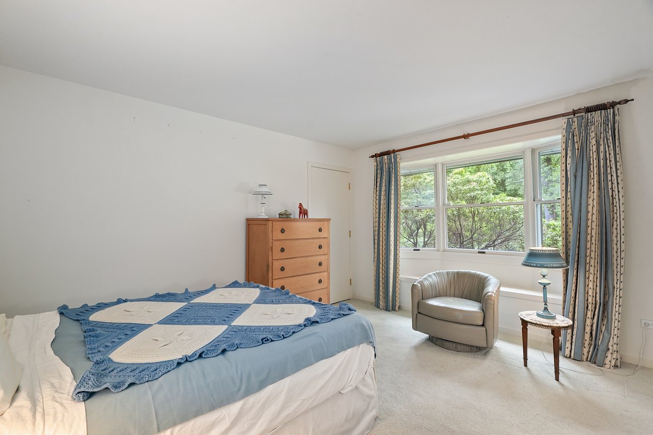 112 Narrows Road