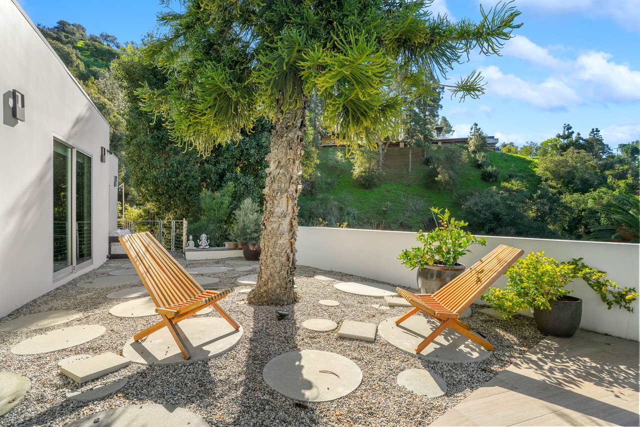 2615 La Cuesta Drive