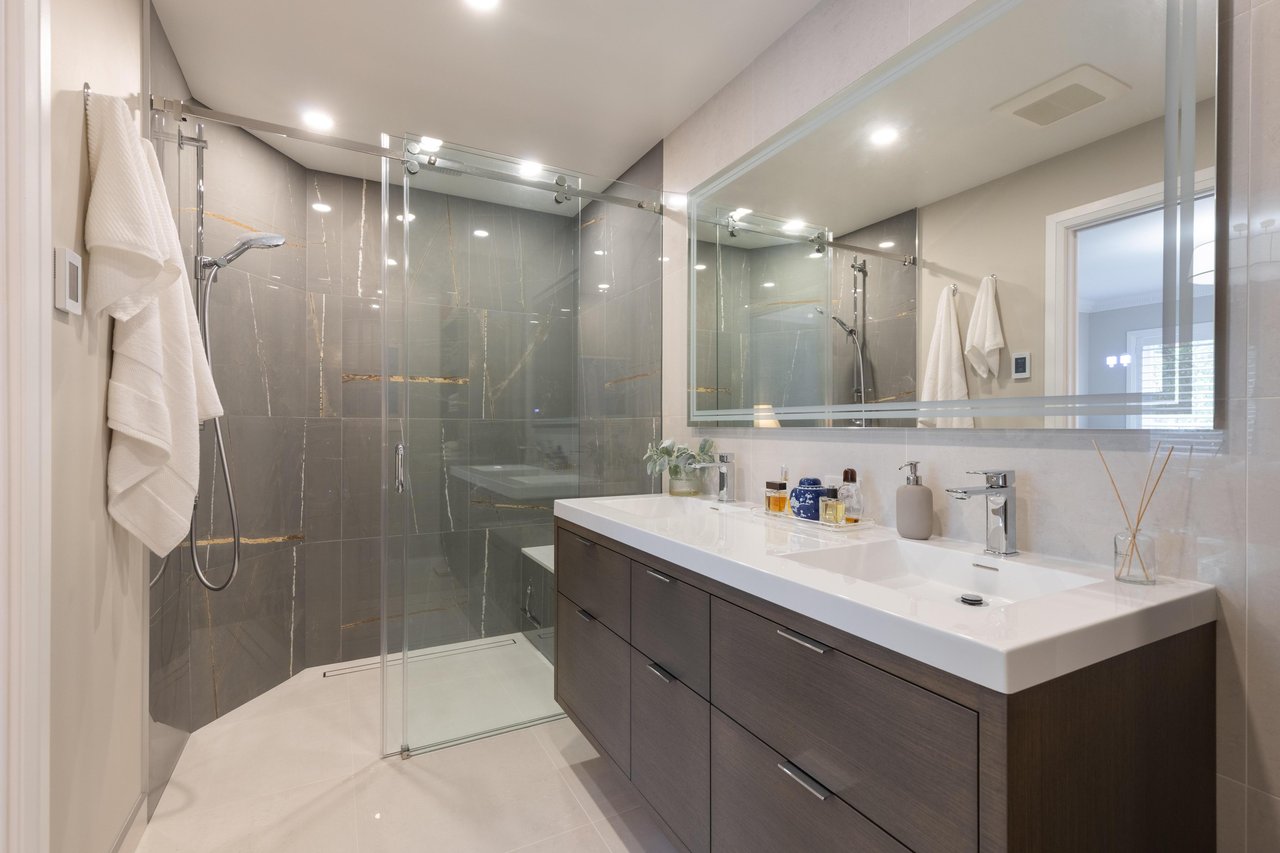 1064 Queen Street W 32A