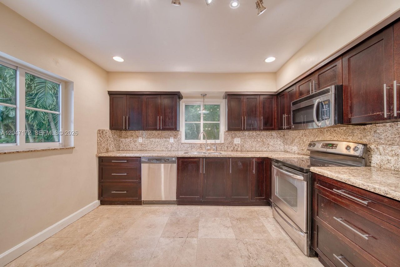 1116-almeria-avenue-coral-gables-home-for-sale-kitchen