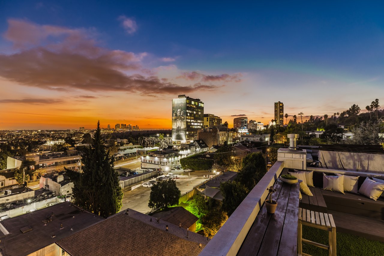 1133 N Clark St Unit: 303