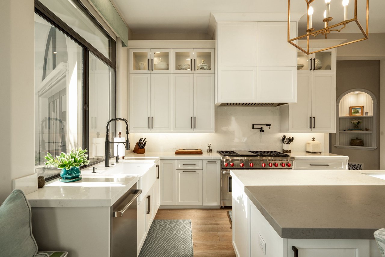 7115 E FOOTHILL Drive