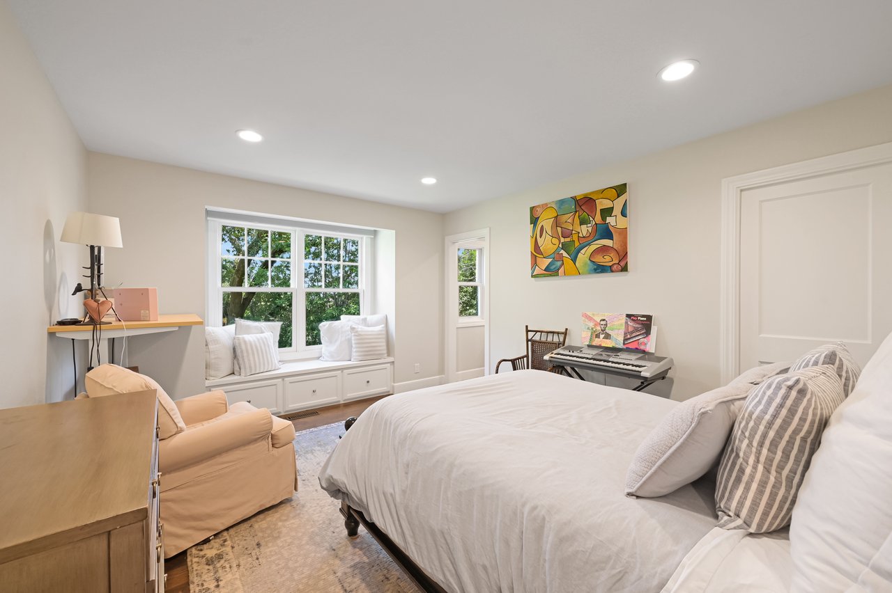 17 Hillside Ave