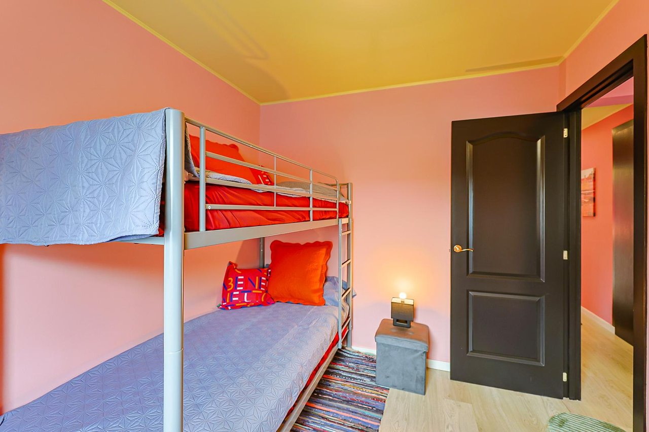 Charming 2-Bedroom Detached Home with Patio for Rent in Estoril