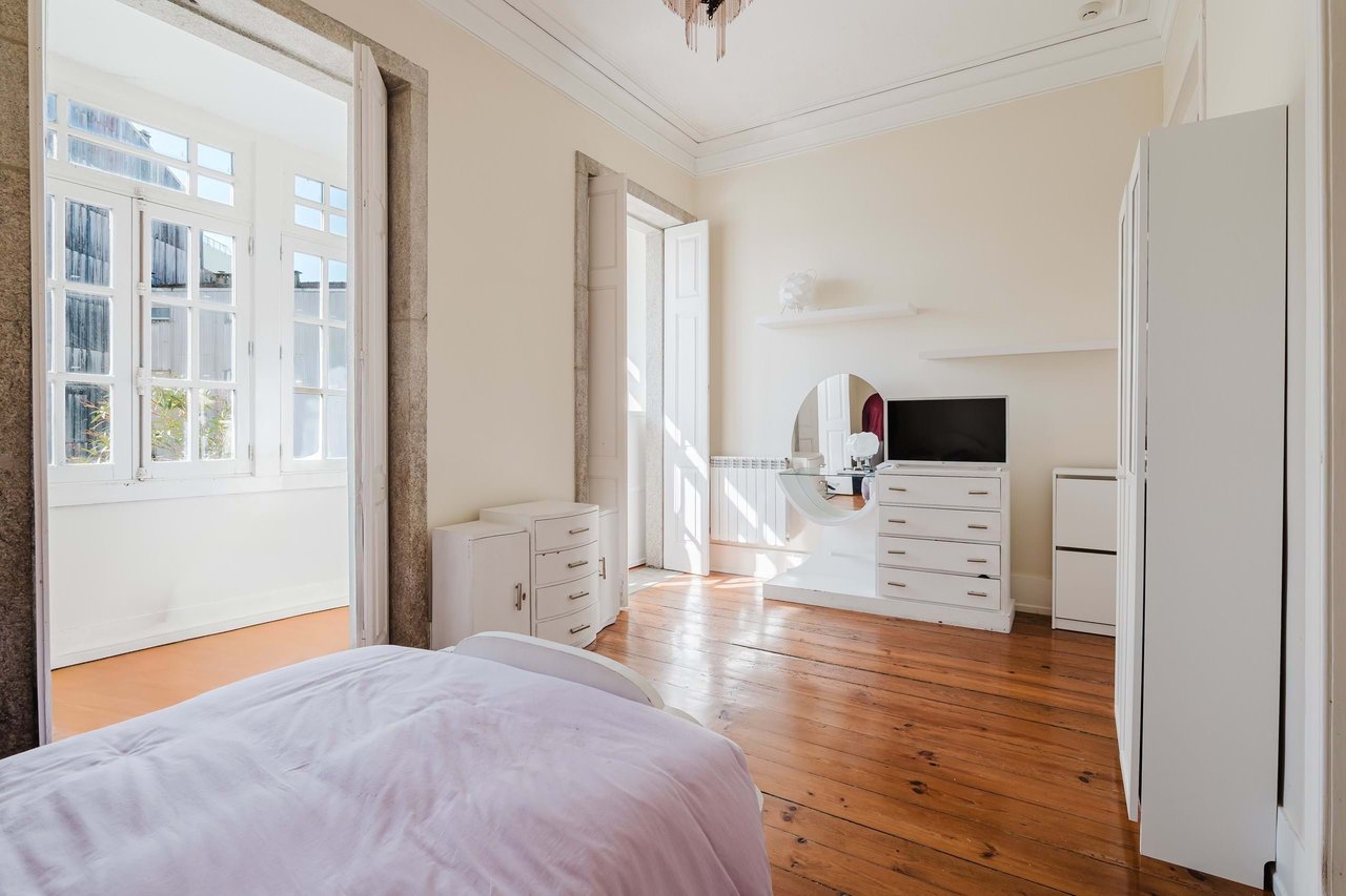 Beautifully Restored Townhouse Property with license for Short-Term rental in Bonfim, Porto