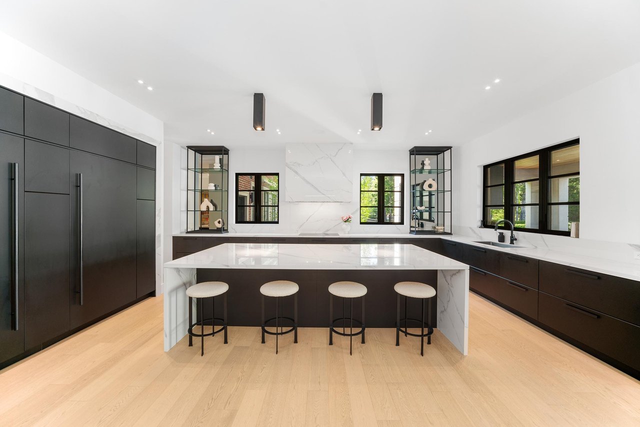 6 Forestave Crescent