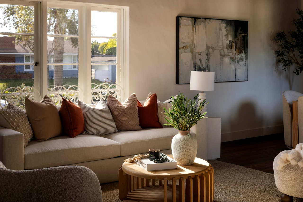 212 W Avenida Valencia