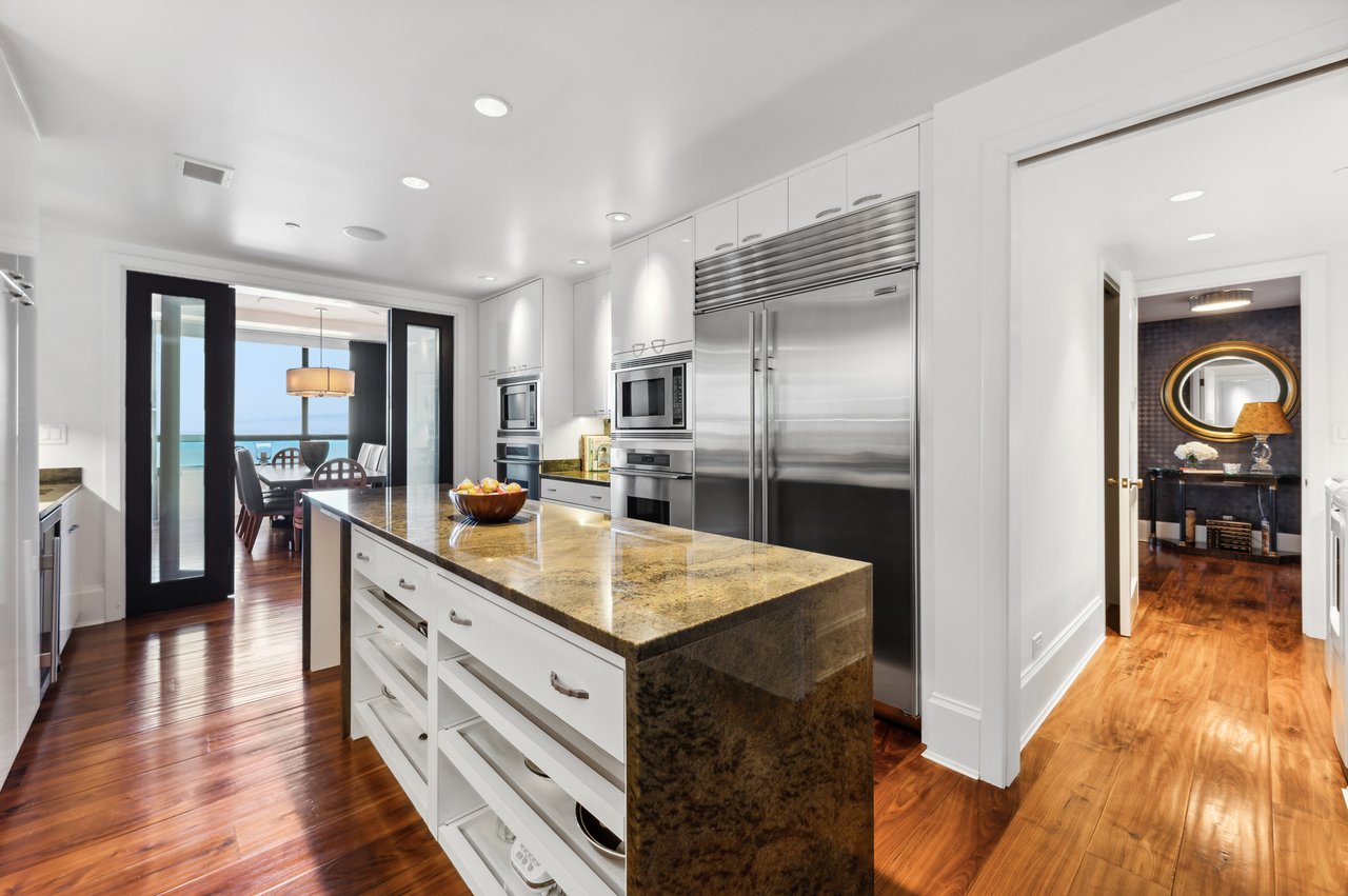 180 East Pearson Unit: 5902