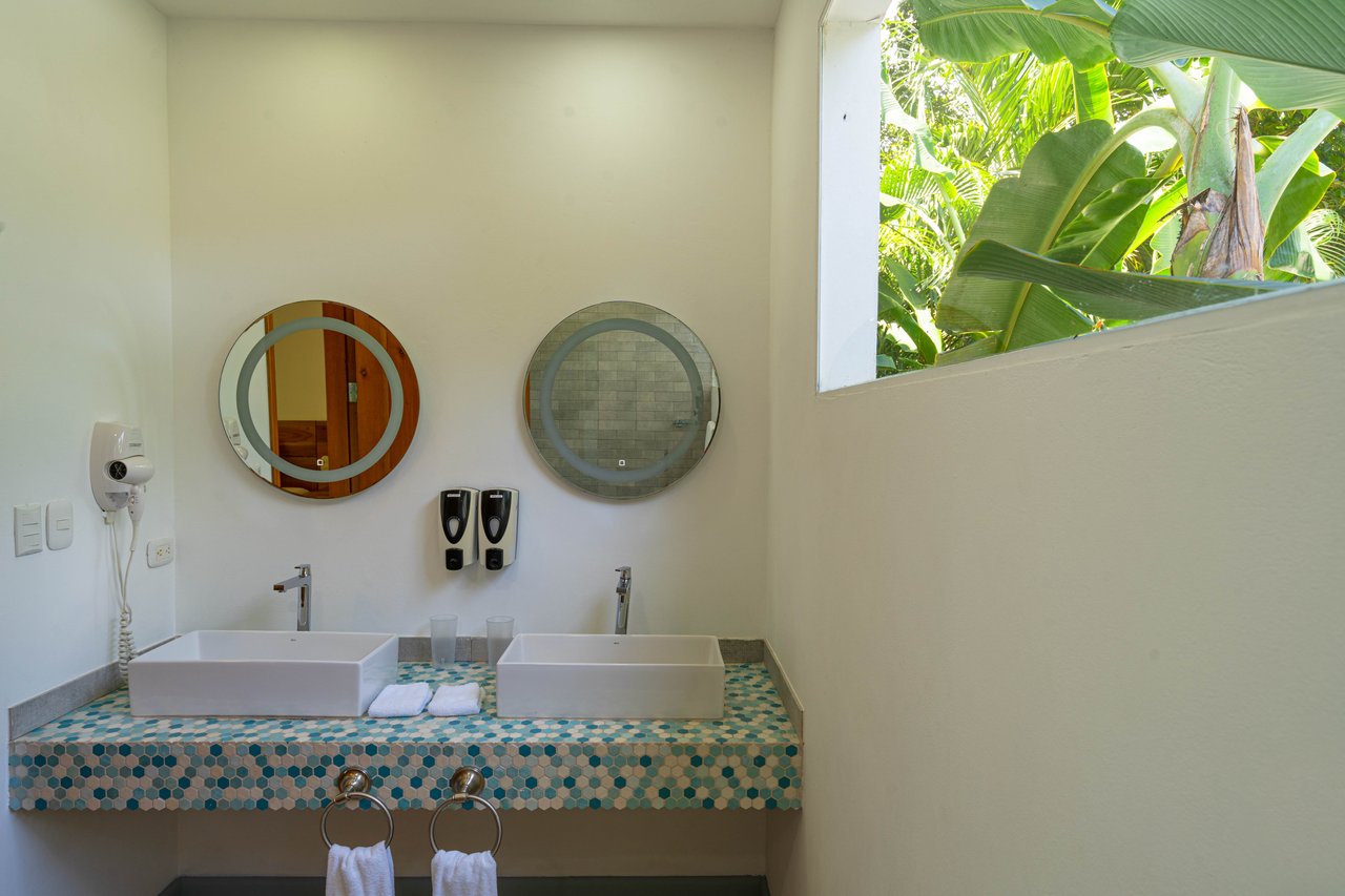 22 Unit Tropical Boutique Hotel steps from Manuel Antonio Park & Beach