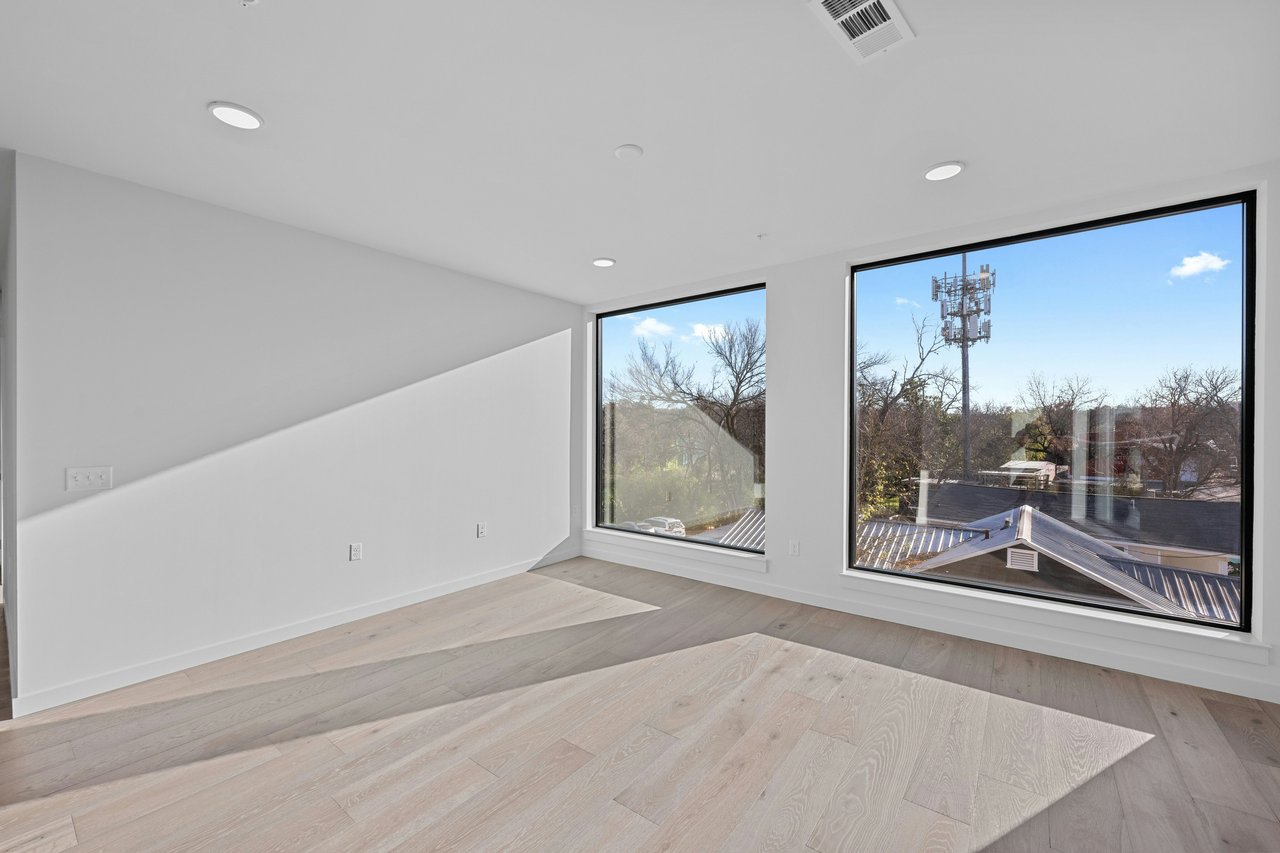 2209 S. 1st St. #221 - OneOak 