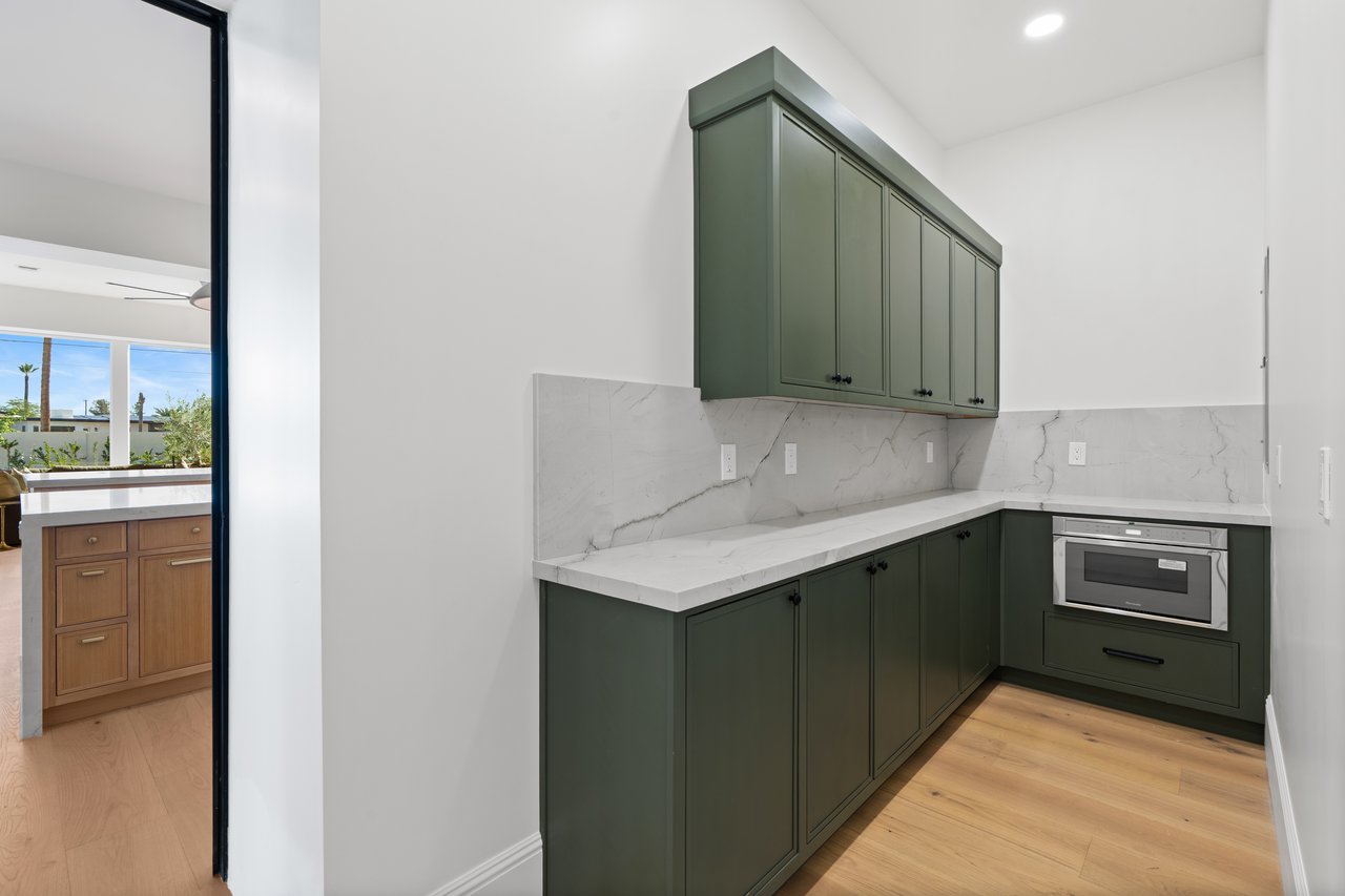 10809 North 82nd Place