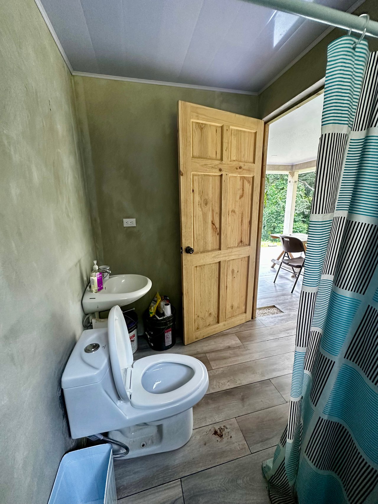 Investment Opportunity in Playa Hermosa – Fixer-Upper with Great Potential!