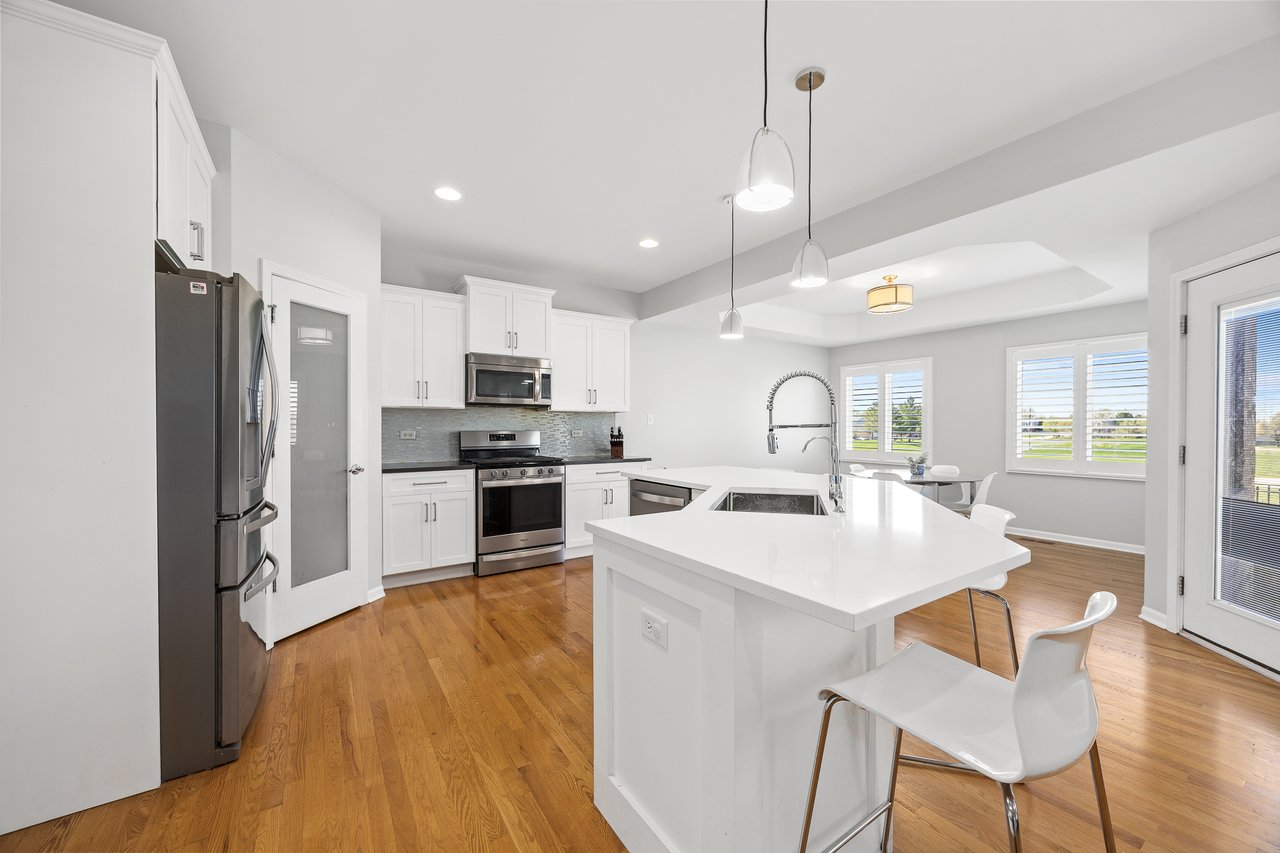 8724 Coventry Dr, Woodridge