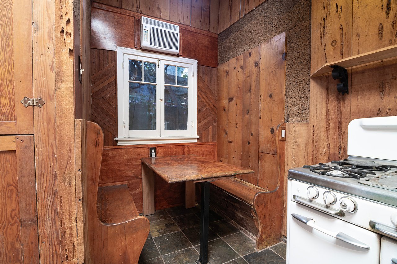 6131 Glen Tower St.
