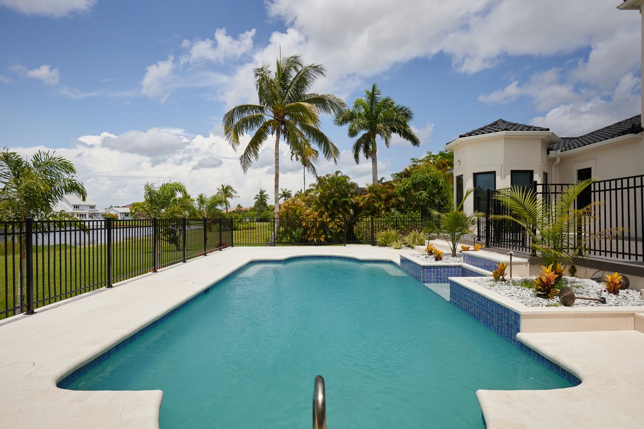 6921 Lake Devonwood Dr. Fort Myers FL. 33908