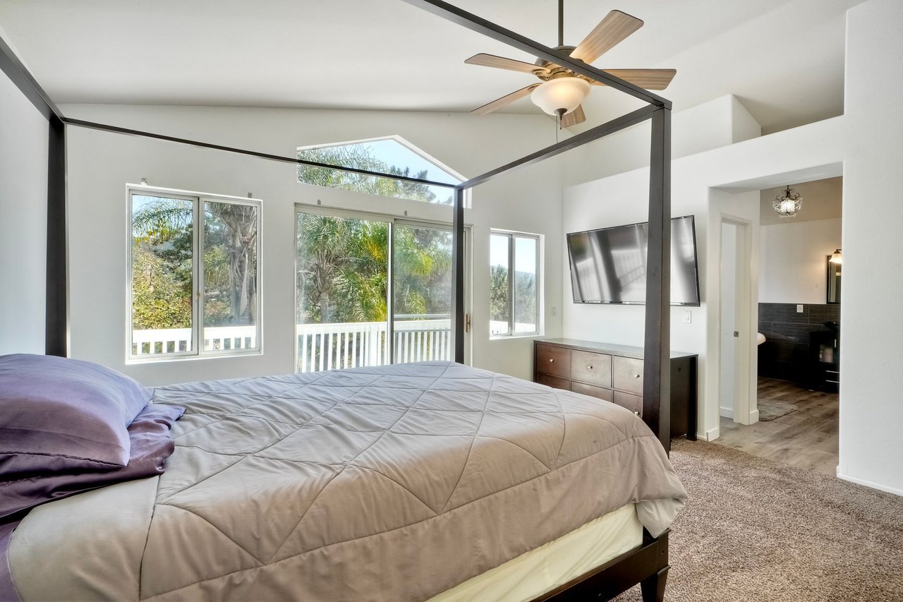 1025 Honeysuckle Dr