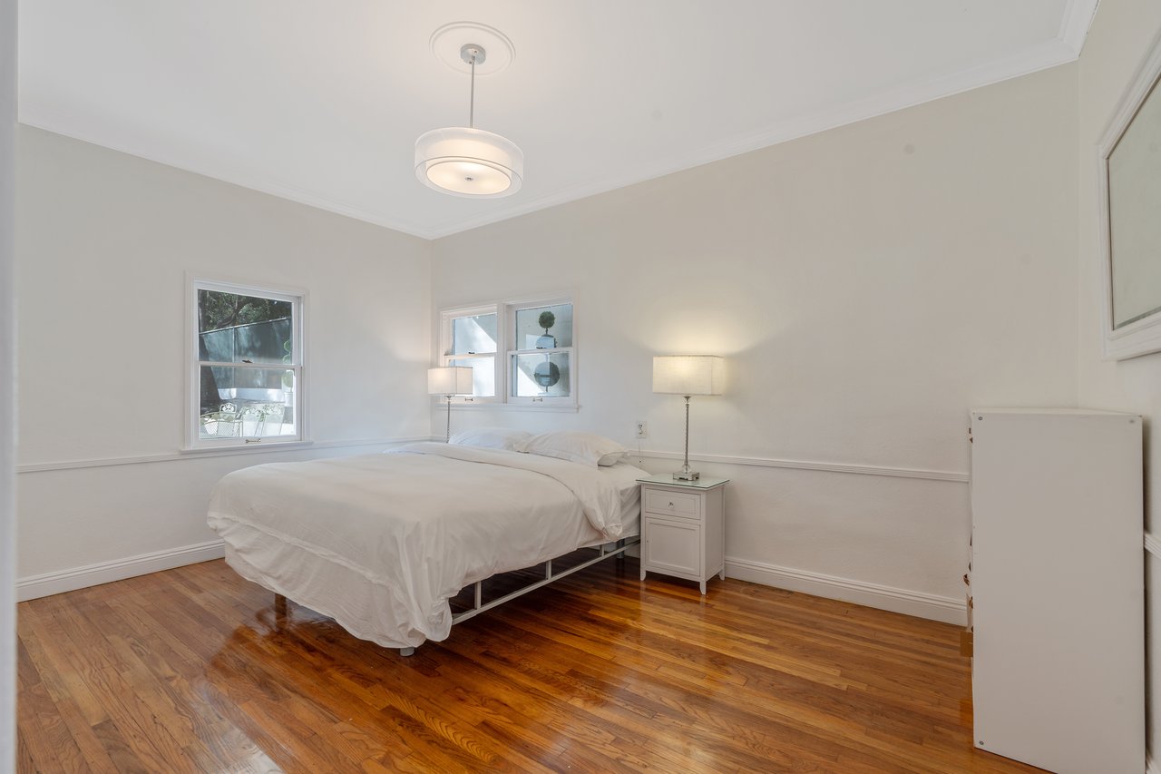 1325 E Altadena