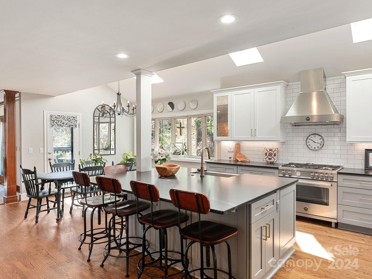2324 Wedgewood Dr