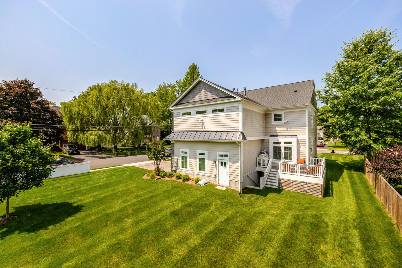 300 Jade Ct NW