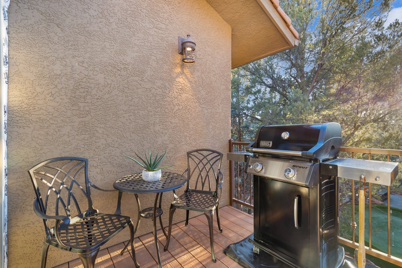 Mammoth Rock Lodge-New Family Home Remodeled, 2 Hot Tubs & Game Room