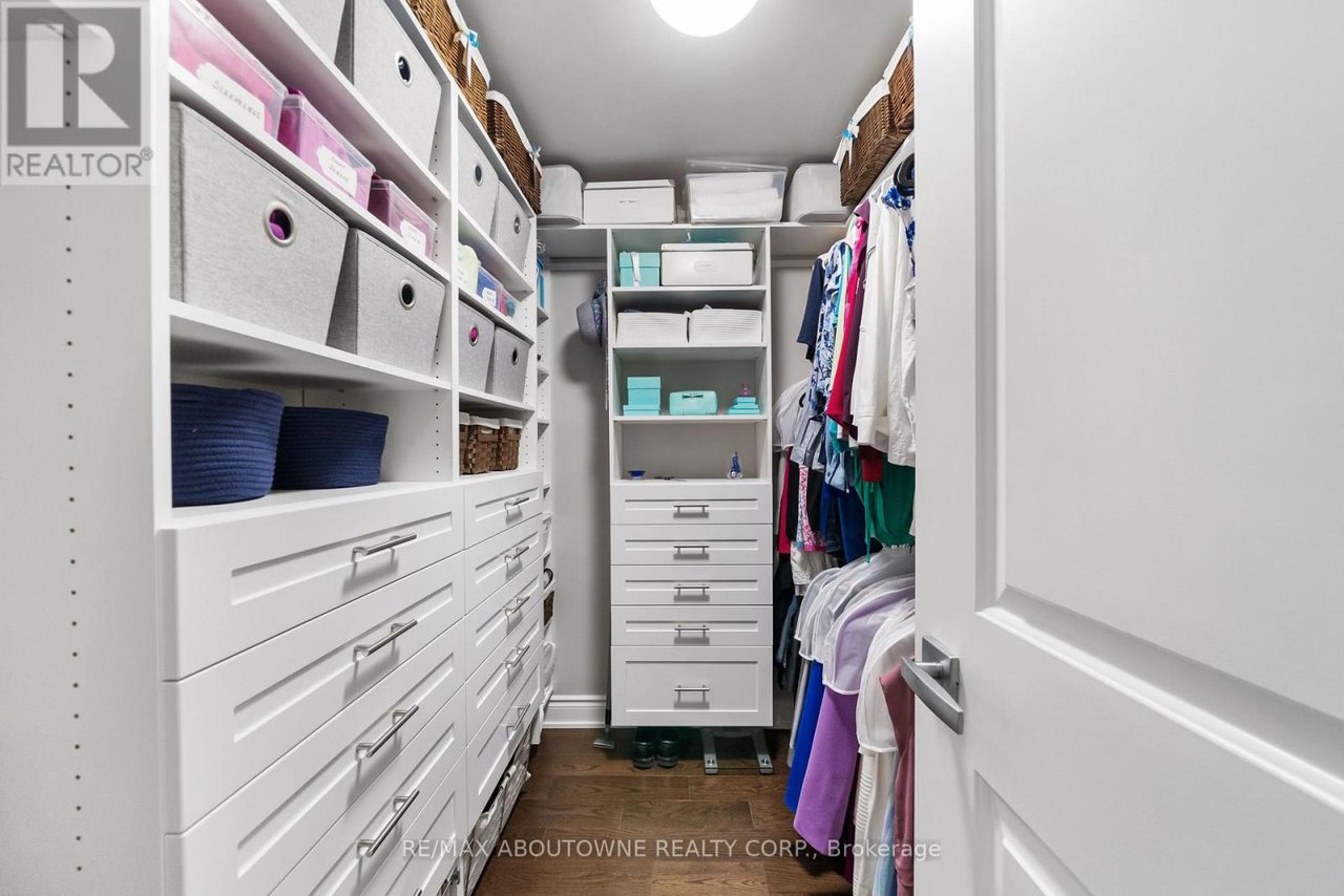 3500 Lakeshore Road W 205