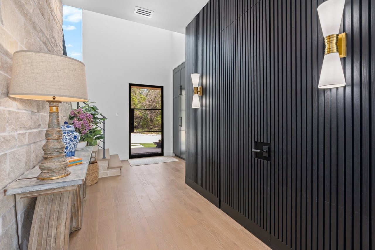 Luxxis Design 1104 Summit