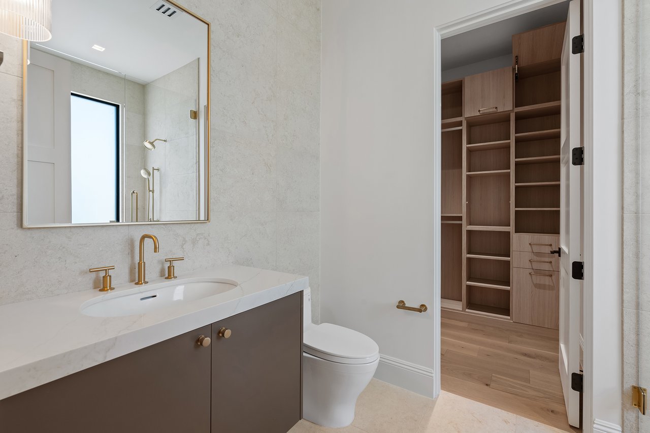 6230 E HILLCREST Boulevard