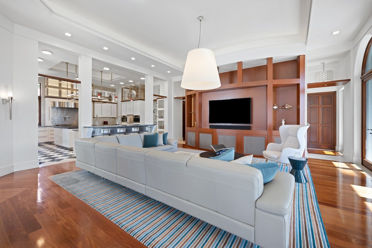 8808 Twin Lake Dr