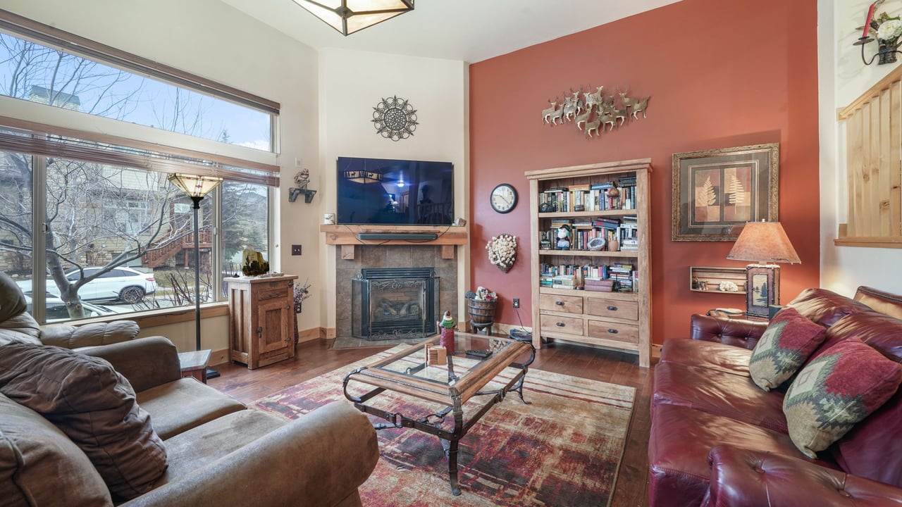 5672 Oslo Lane