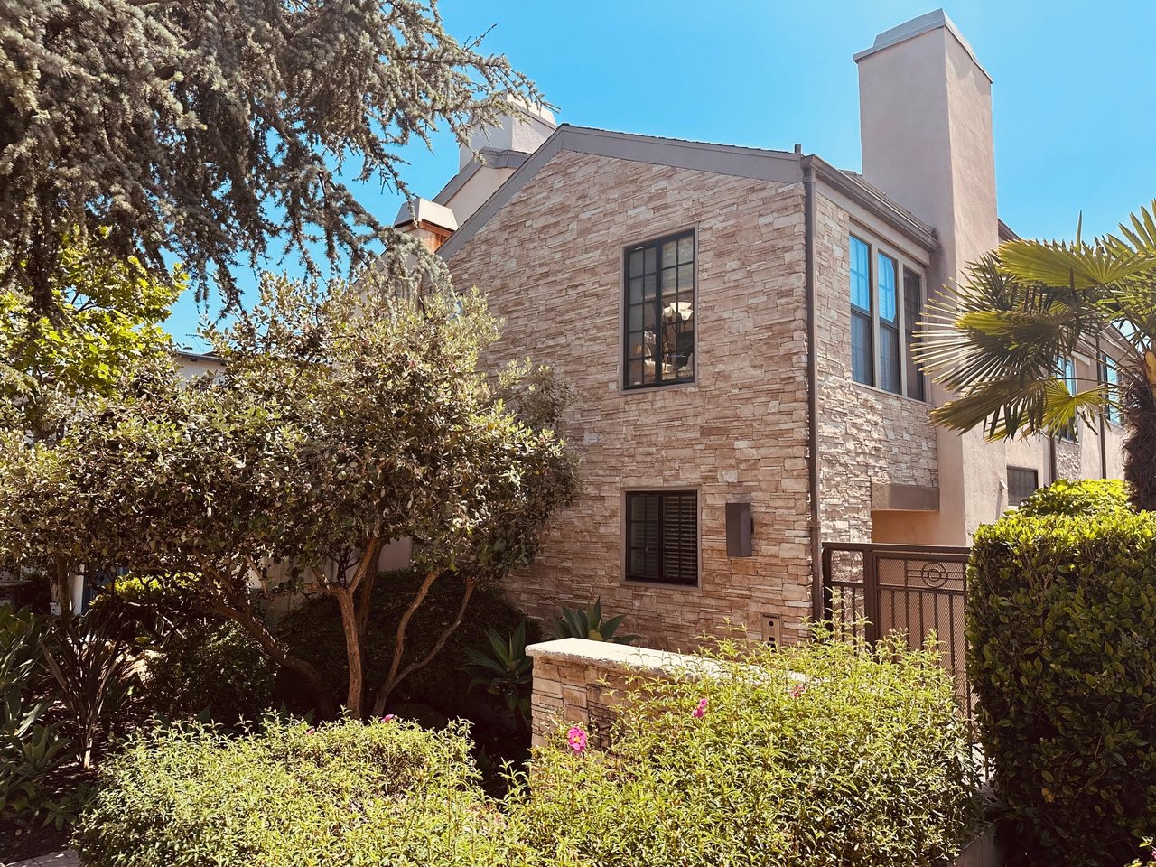 Just Sold in North Santa Monica